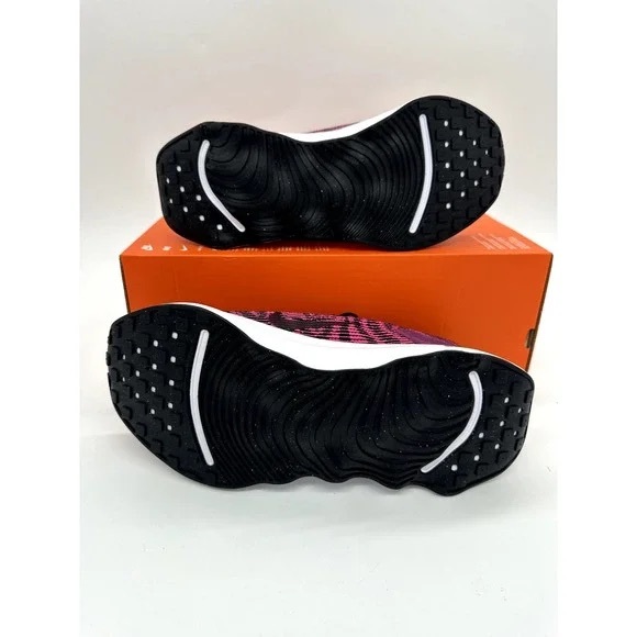 Women's NIKE MOTIVA Running Shoes - Black/Fireberry-Metallic Gold - Picture 5 of 12